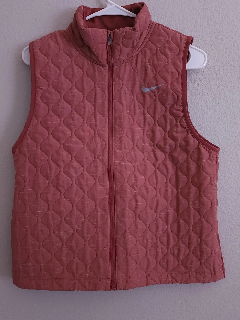Nike AeroLayer Running Vest Women's Medium Quilted Insulated Berry Pink Full Zip